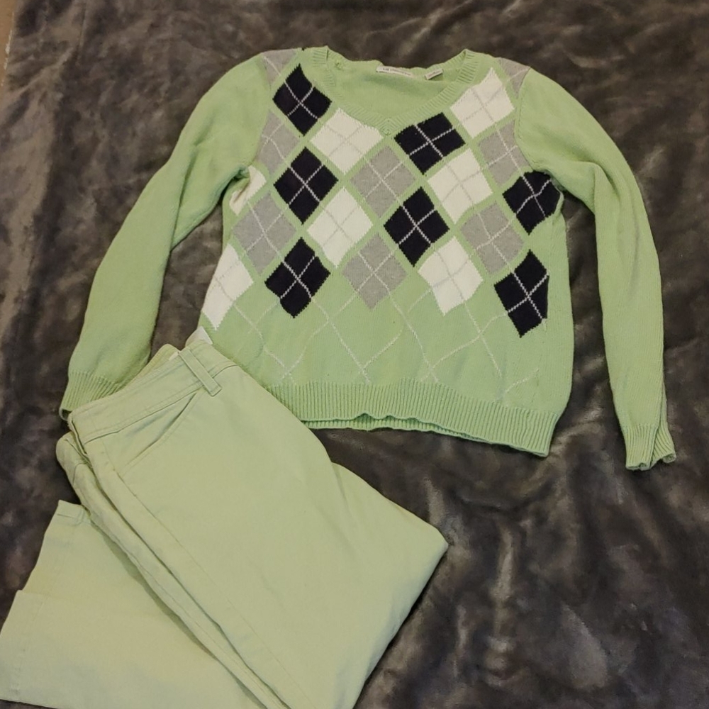 Liz Claiborne Green Argyle long sleeve sweater Med